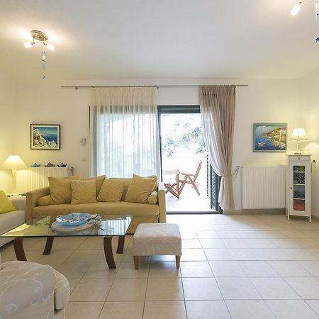 Blue Crab, Beachfront House In Kalandra #Feelslikehome ハニオティス エクステリア 写真