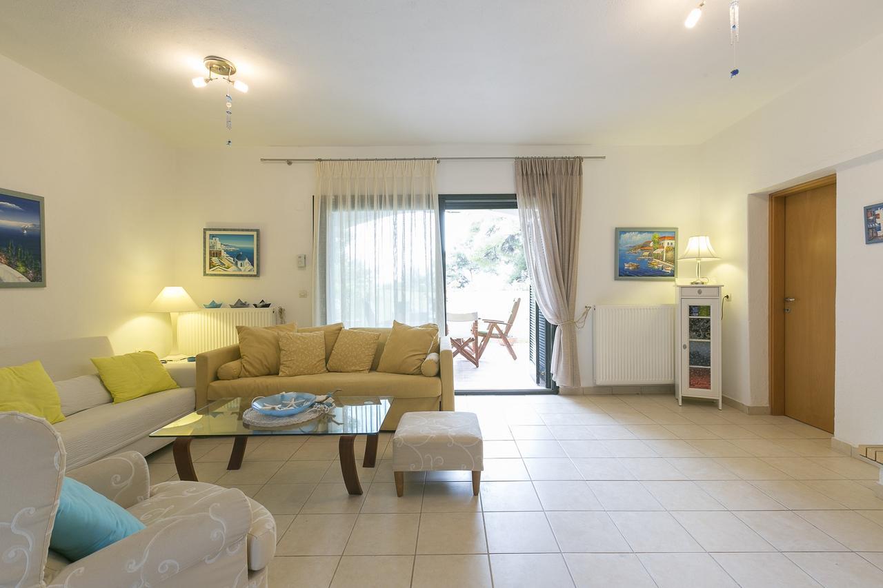 Blue Crab, Beachfront House In Kalandra #Feelslikehome ハニオティス エクステリア 写真